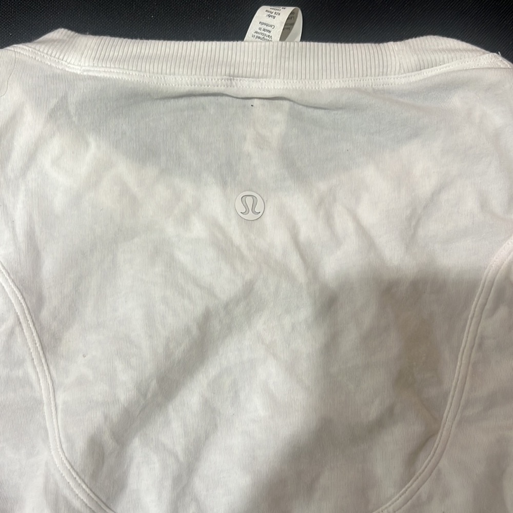 This is a white, size 4, Lululemon drawstring tank top! No stains! Smoke free 🏠 - Picture 4 of 4